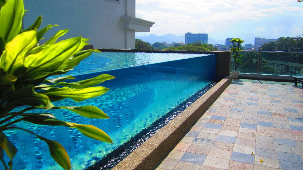 你們亞克力泳池板材用的原料是璐彩特的嗎？