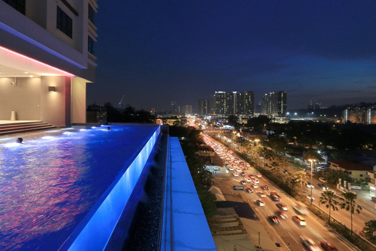 亞克力透明無(wú)邊泳池 亞克力透明無(wú)邊泳池