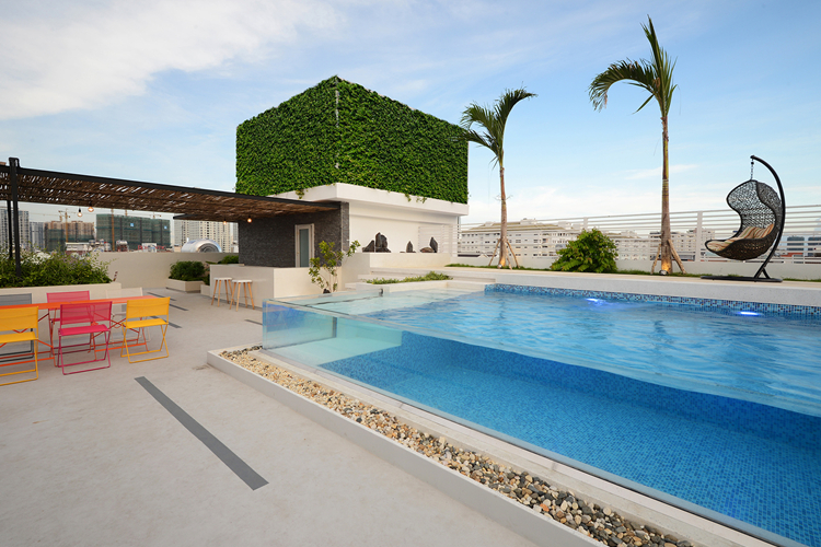 瑞地格樂南京亞克力游泳池工廠生產(chǎn)定制設(shè)計別墅民宿酒店亞克力泳池