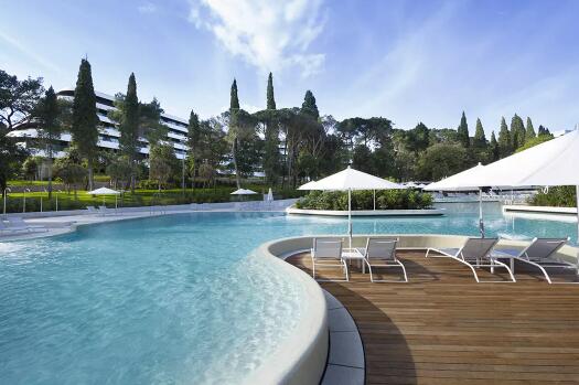 瑞地格樂詳細(xì)介紹游泳池的施工過程