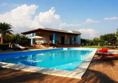 如何保持室外游泳池的水質(zhì)