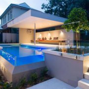 亞克力材質(zhì)游泳池使用時要注意的問題